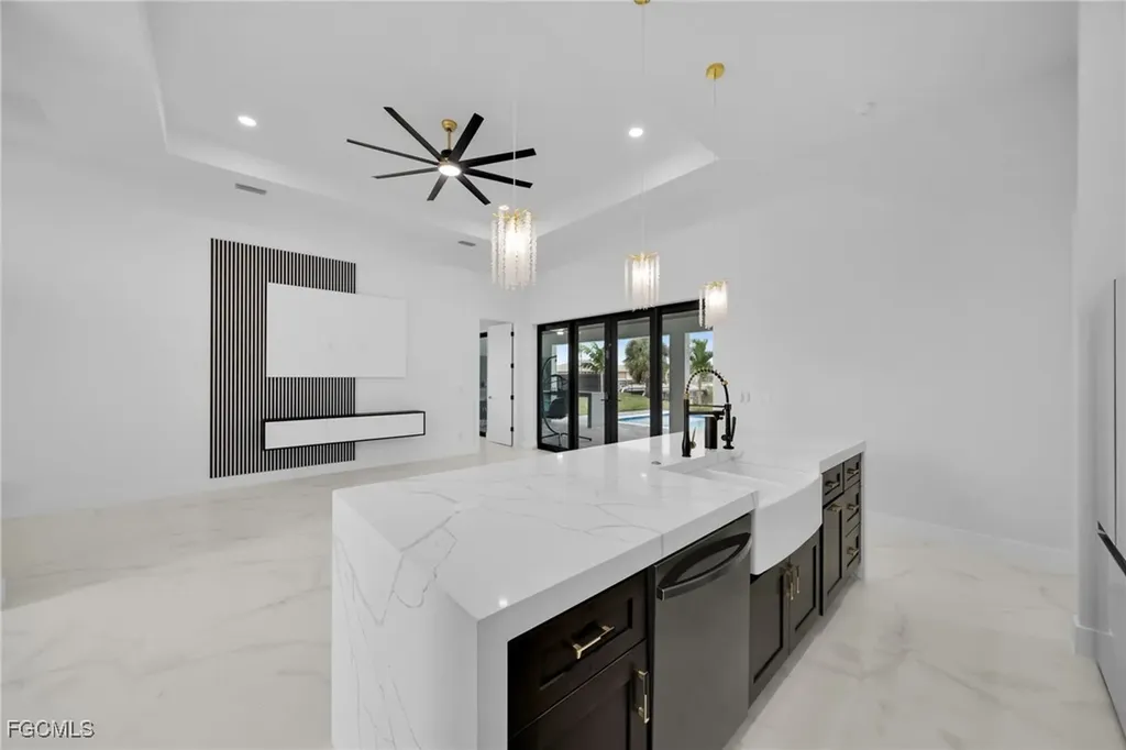 1532 SW 4th Court Cape Coral FL 33991