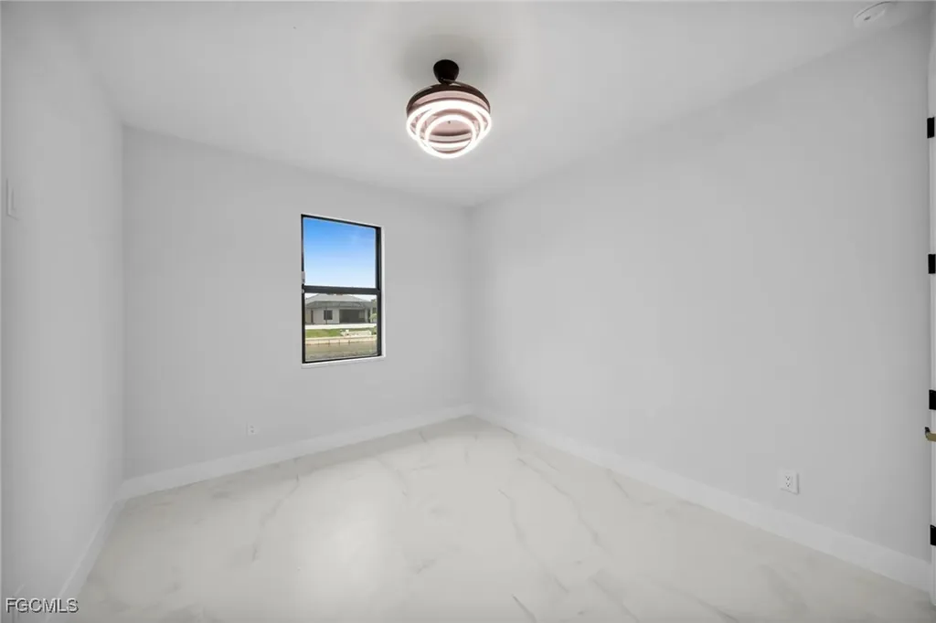 1532 SW 4th Court Cape Coral FL 33991