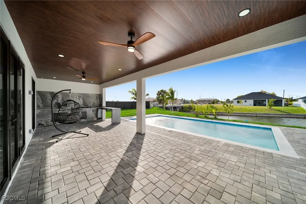 1532 SW 4th Court Cape Coral FL 33991