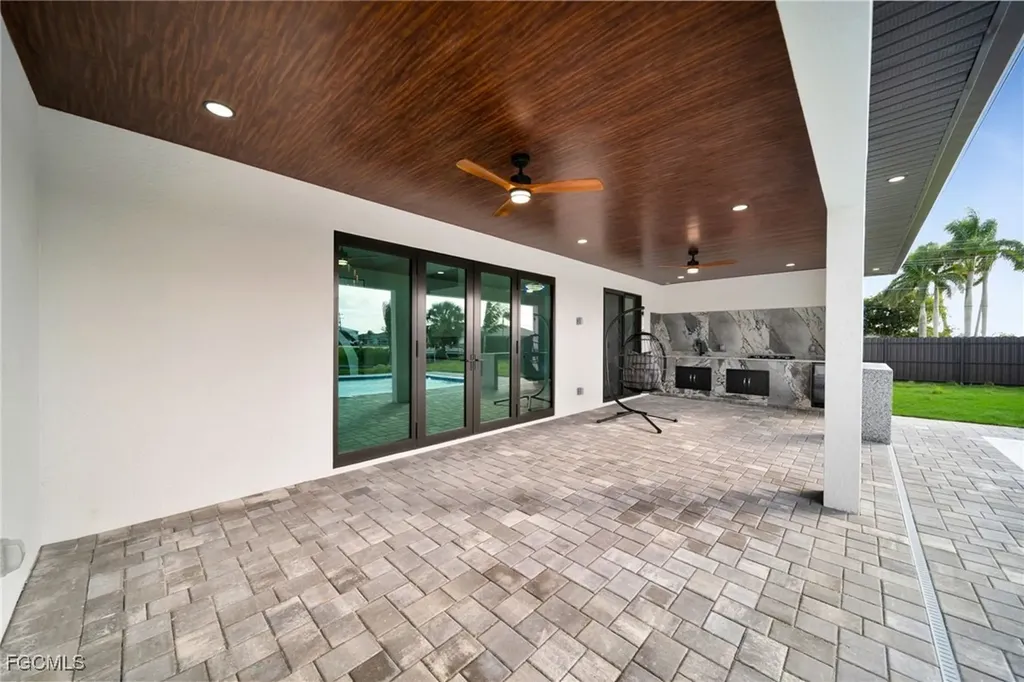 1532 SW 4th Court Cape Coral FL 33991