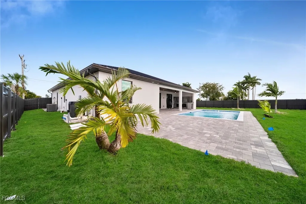 1532 SW 4th Court Cape Coral FL 33991