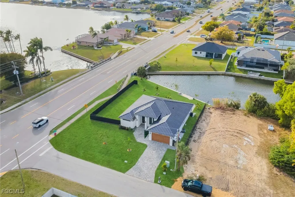 1532 SW 4th Court Cape Coral FL 33991