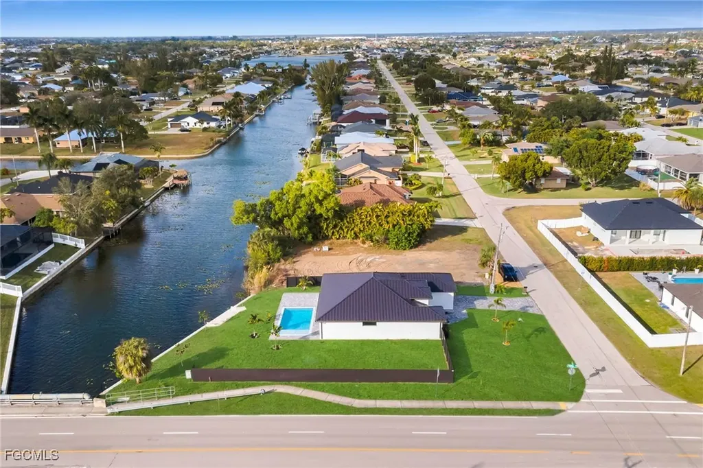 1532 SW 4th Court Cape Coral FL 33991