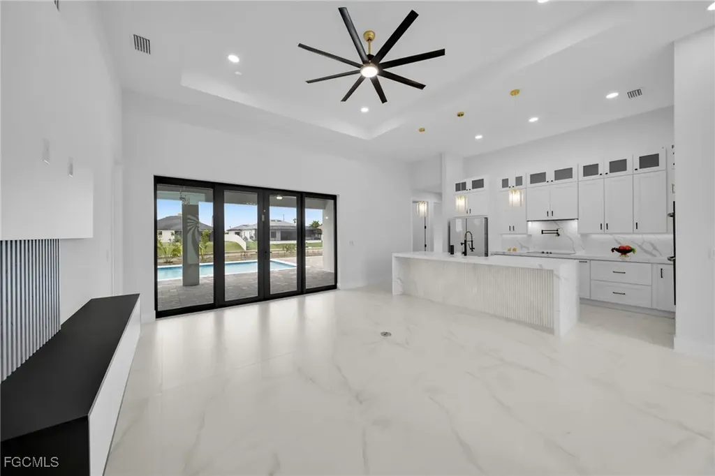 1532 SW 4th Court Cape Coral FL 33991