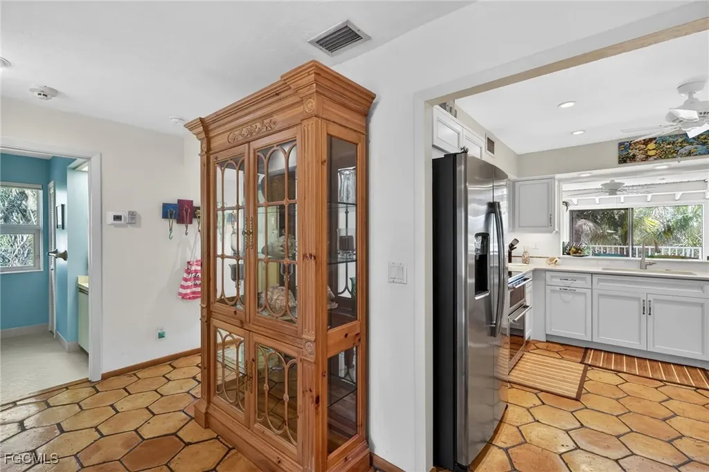 5312 Ladyfinger Lake Road Sanibel FL 33957