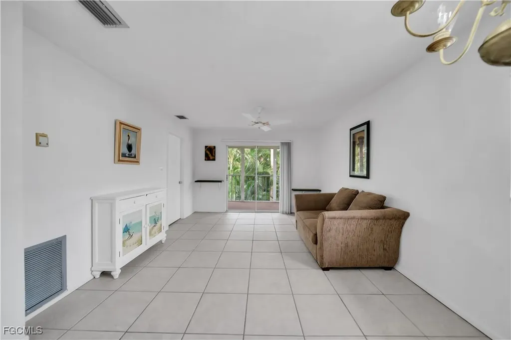 8071 Country Road Fort Myers FL 33919