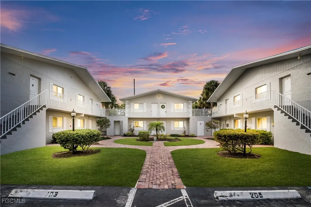 8071 Country Road Fort Myers FL 33919