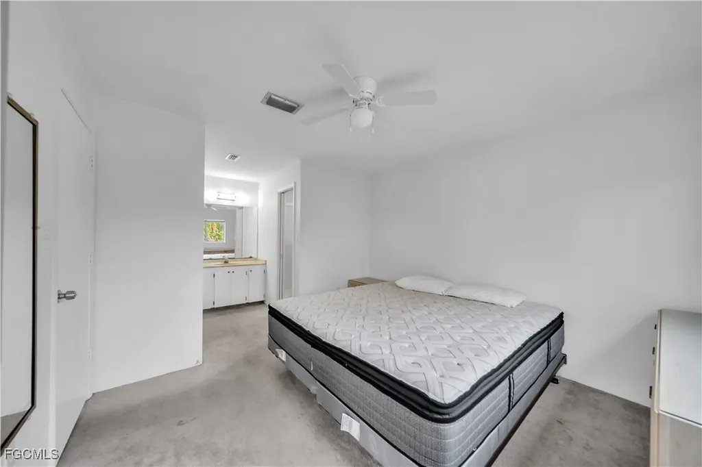 8071 Country Road Fort Myers FL 33919