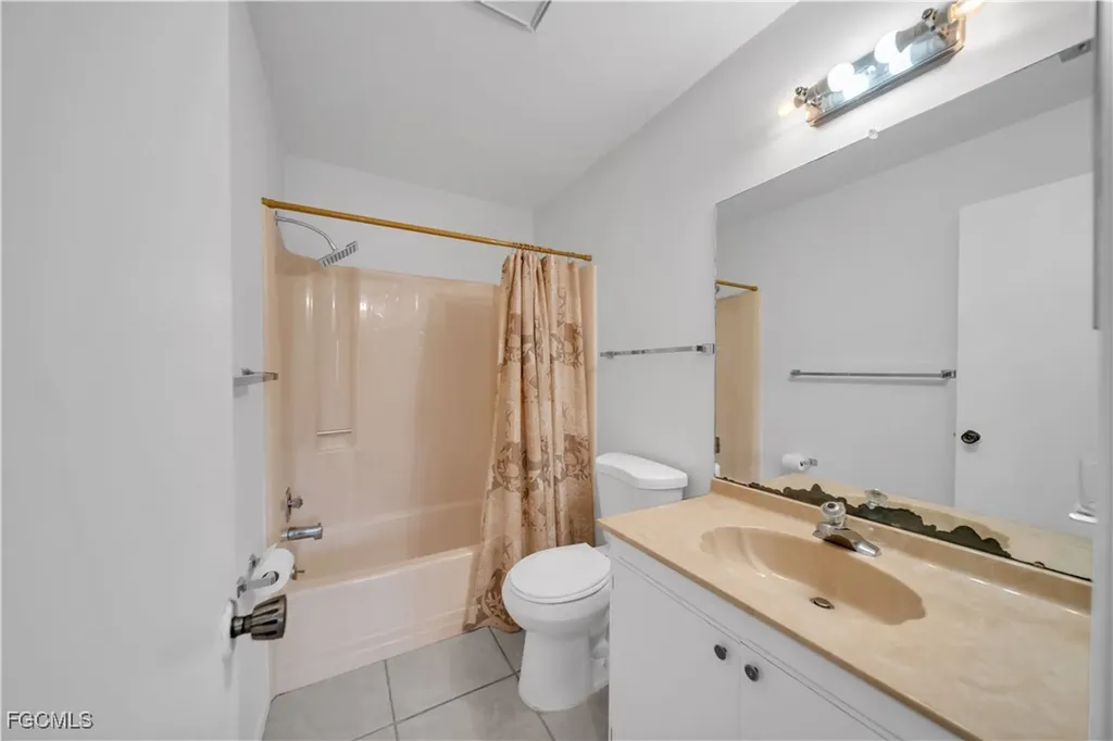 8071 Country Road Fort Myers FL 33919
