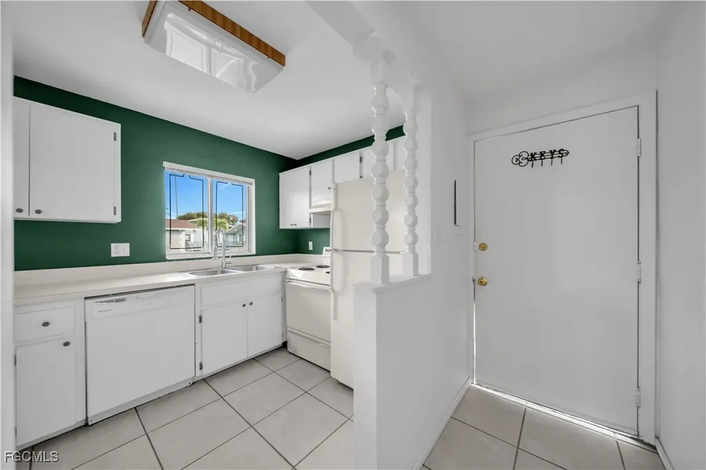8071 Country Road Fort Myers FL 33919