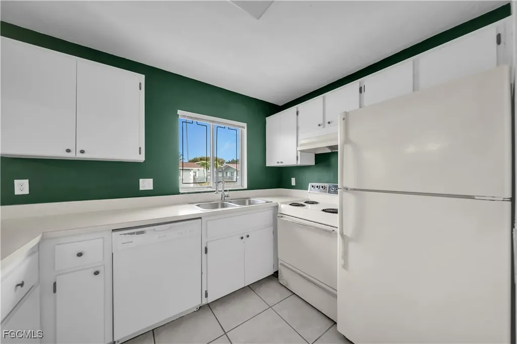 8071 Country Road Fort Myers FL 33919