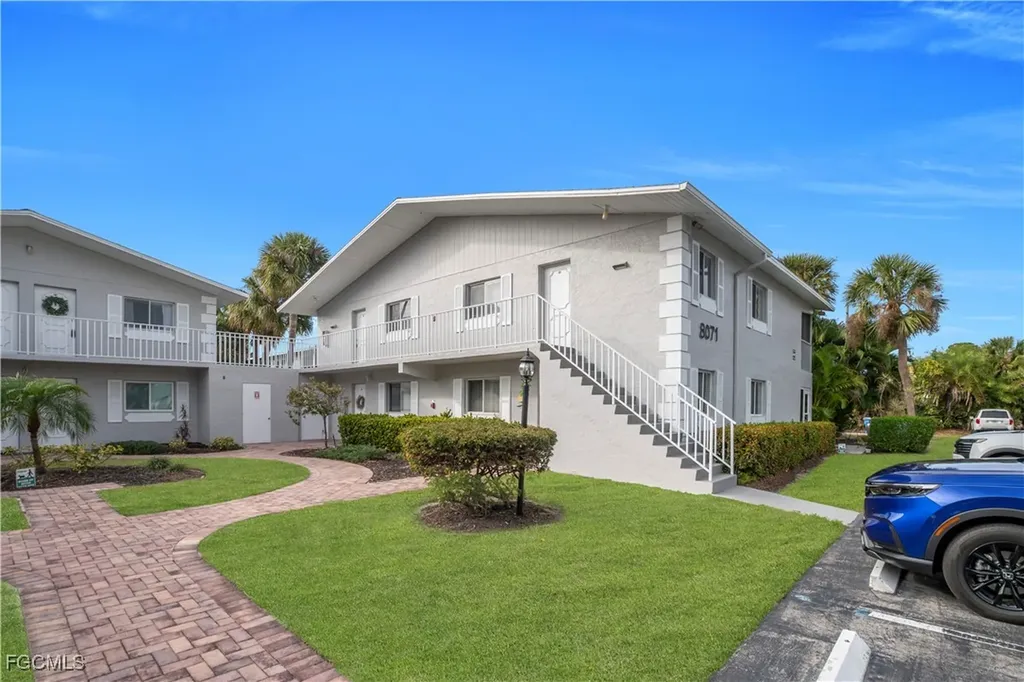 8071 Country Road Fort Myers FL 33919