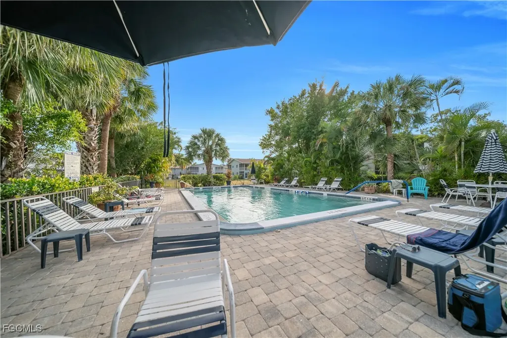 8071 Country Road Fort Myers FL 33919