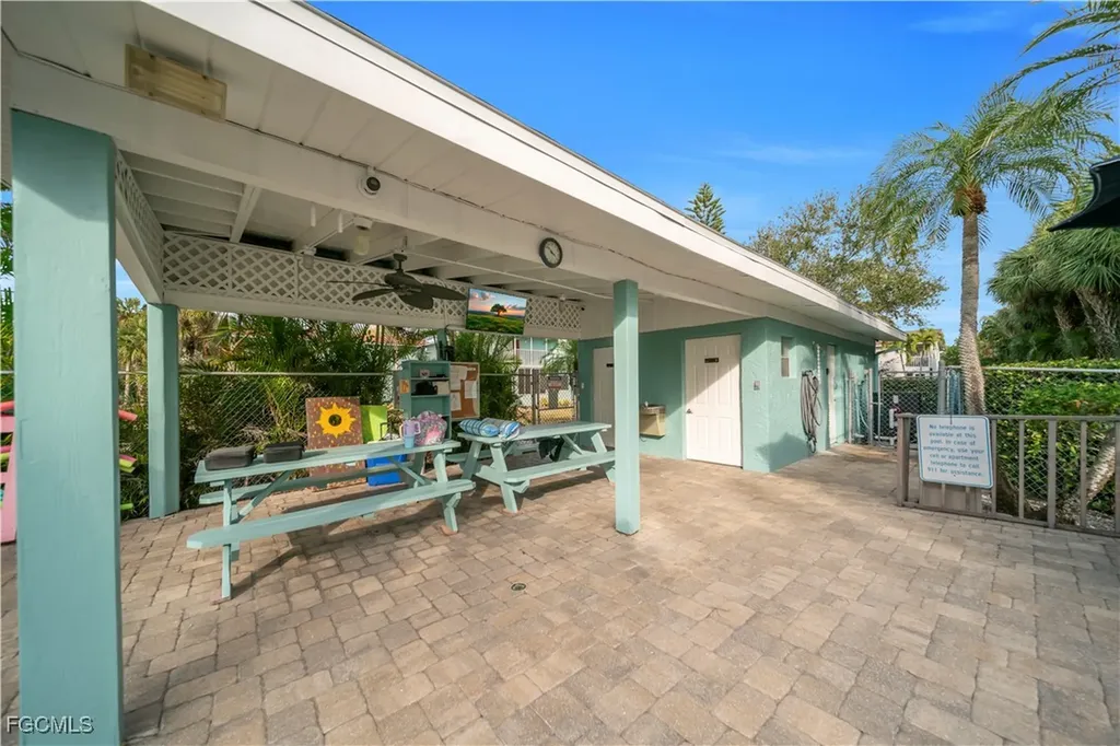 8071 Country Road Fort Myers FL 33919