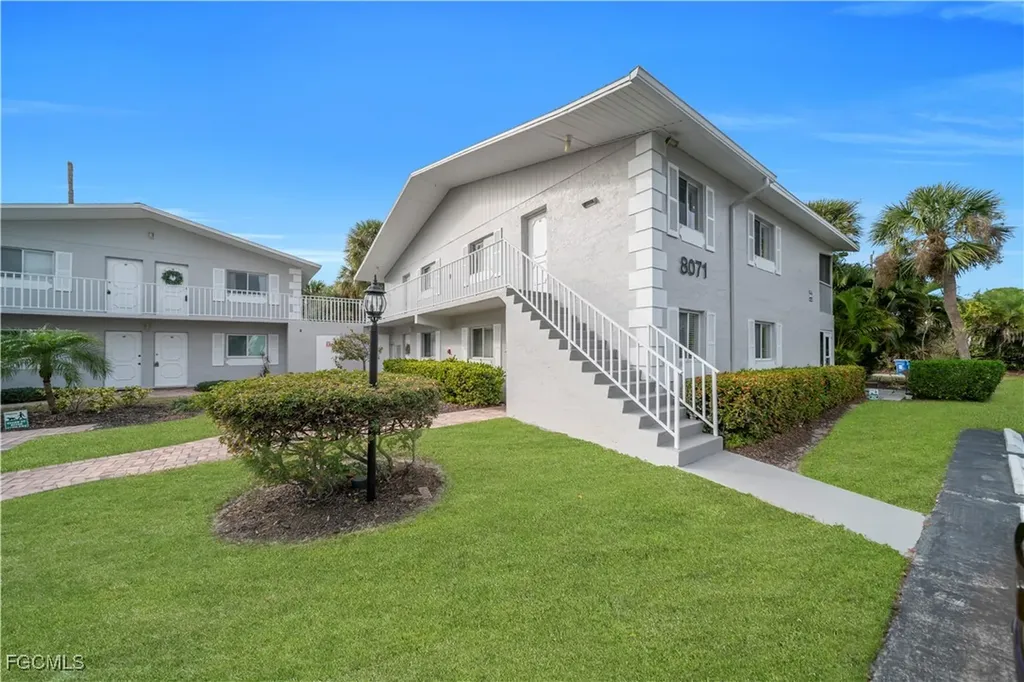 8071 Country Road Fort Myers FL 33919