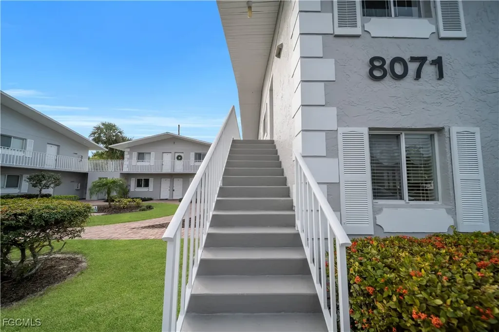 8071 Country Road Fort Myers FL 33919