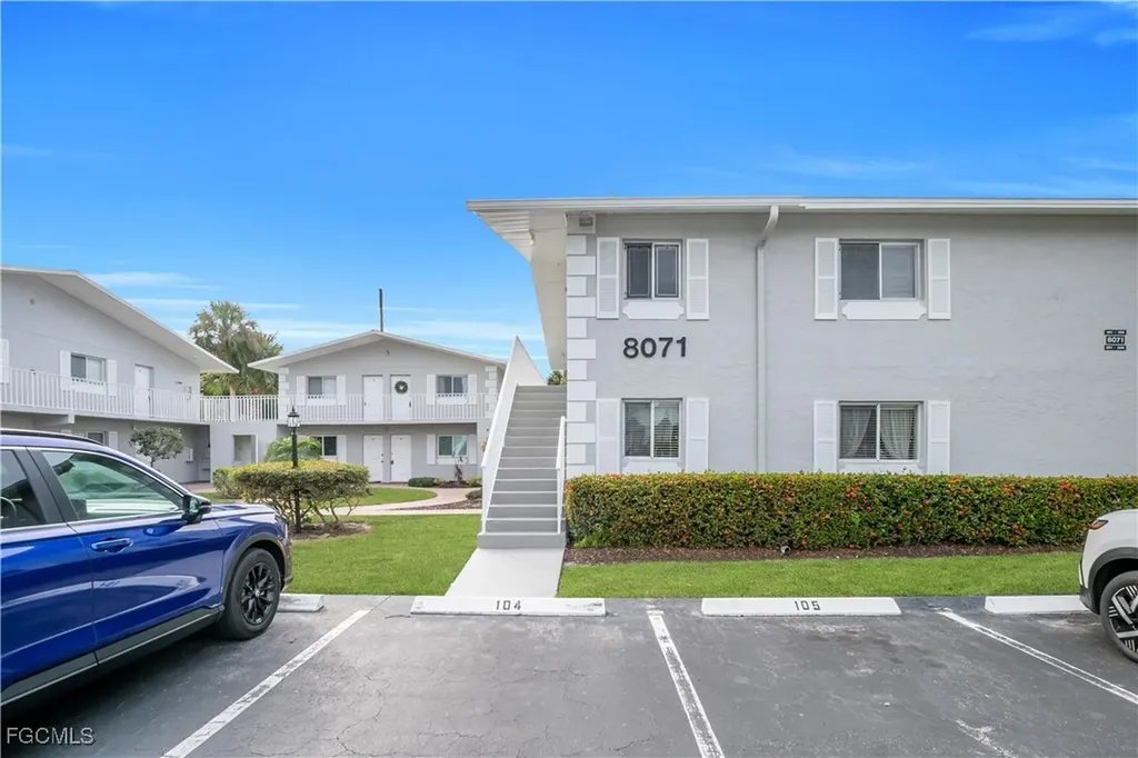 8071 Country Road Fort Myers FL 33919
