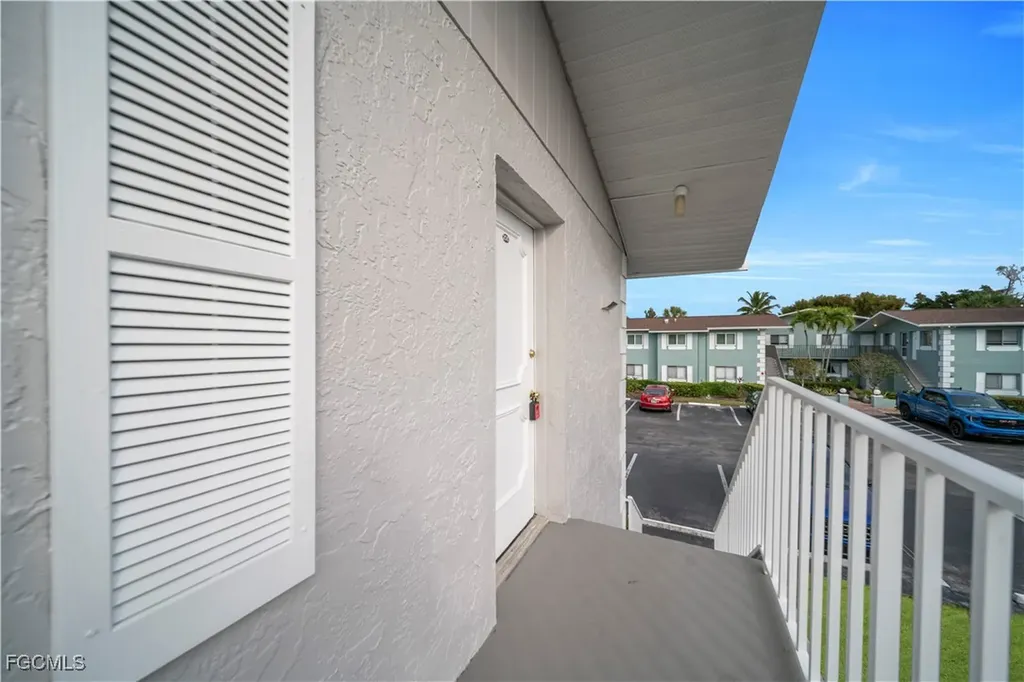 8071 Country Road Fort Myers FL 33919