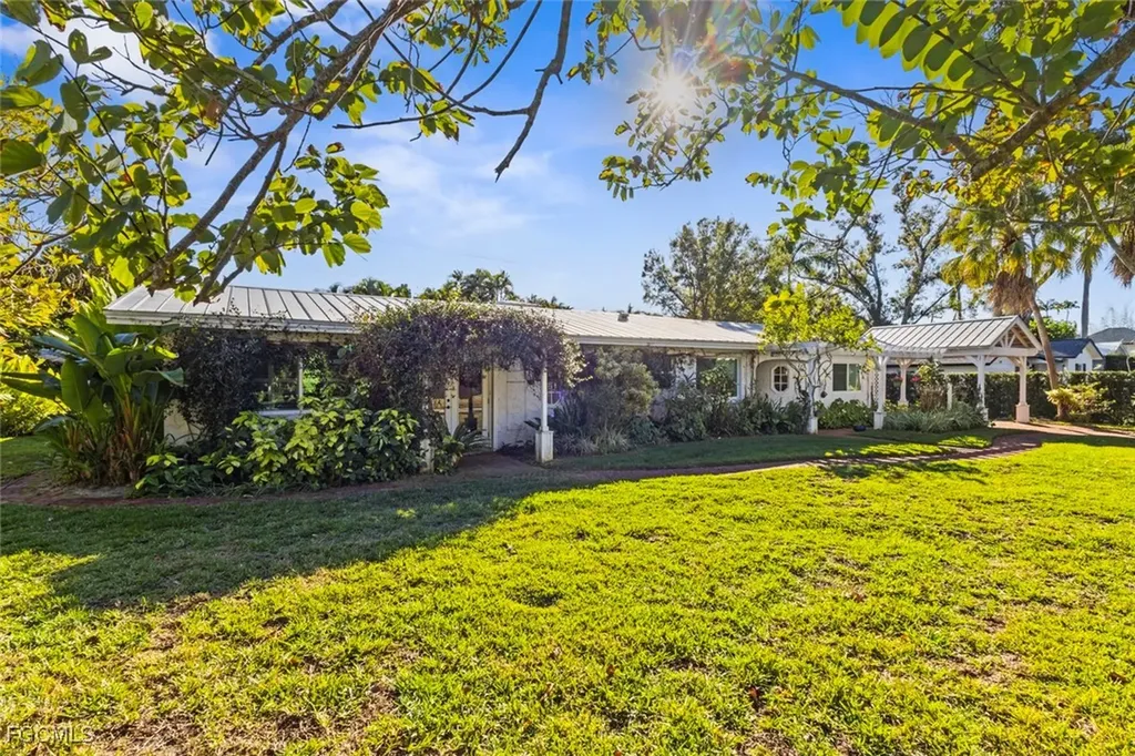 Fort Myers FL, 1348 Alcazar Avenue