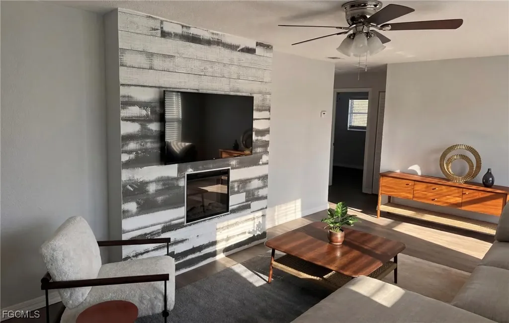 2711 Elmwood Street Fort Myers FL 33901