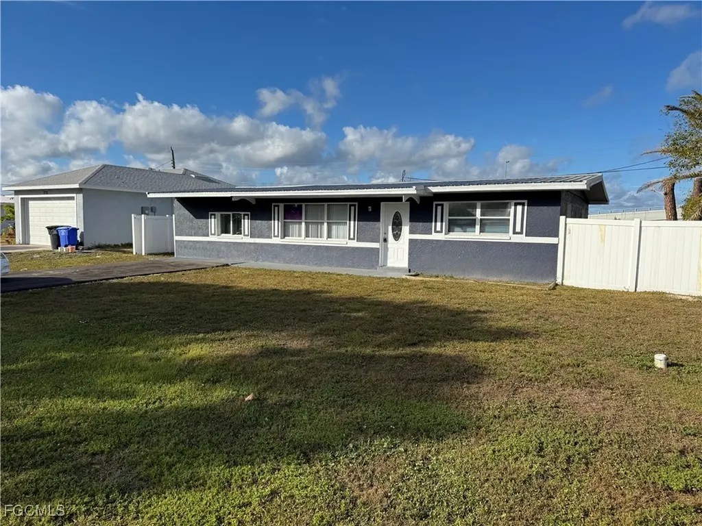 2711 Elmwood Street Fort Myers FL 33901