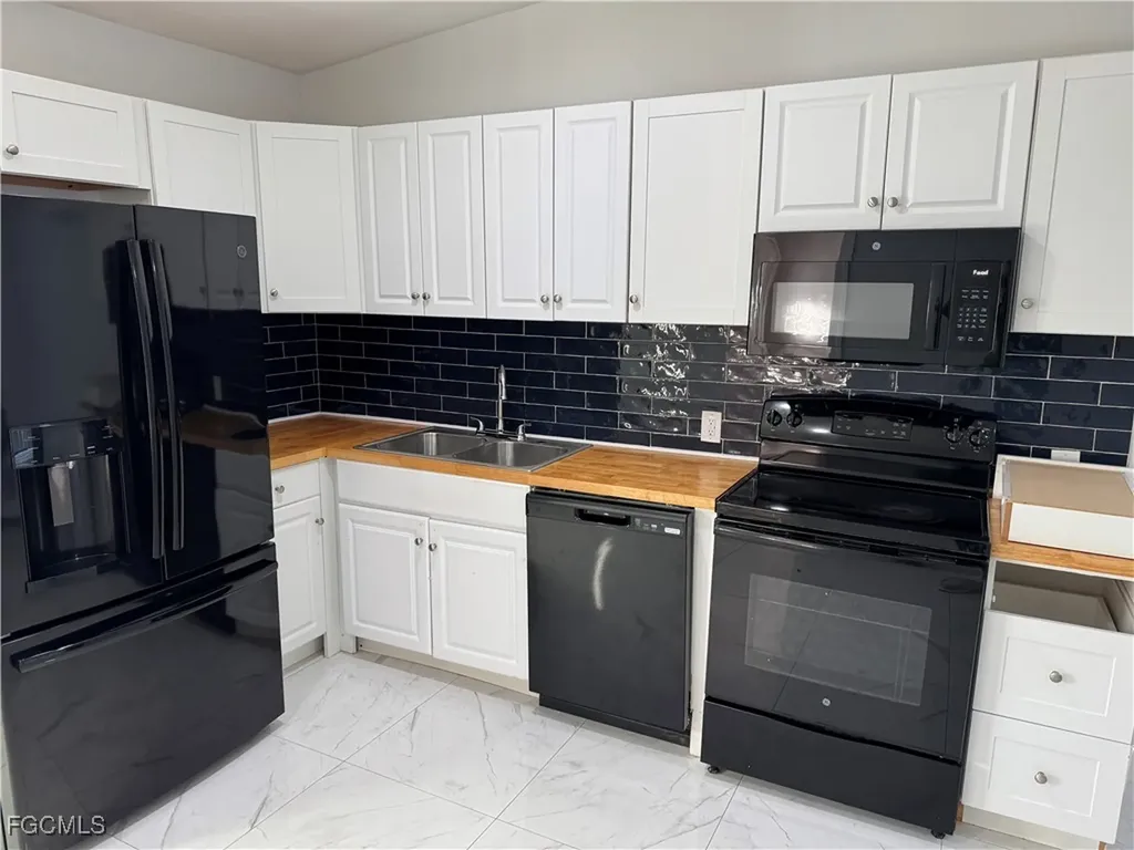 2711 Elmwood Street Fort Myers FL 33901