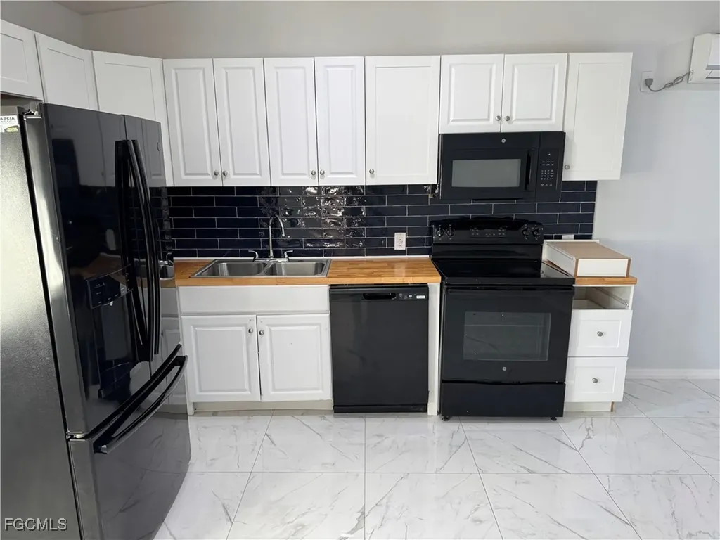 2711 Elmwood Street Fort Myers FL 33901