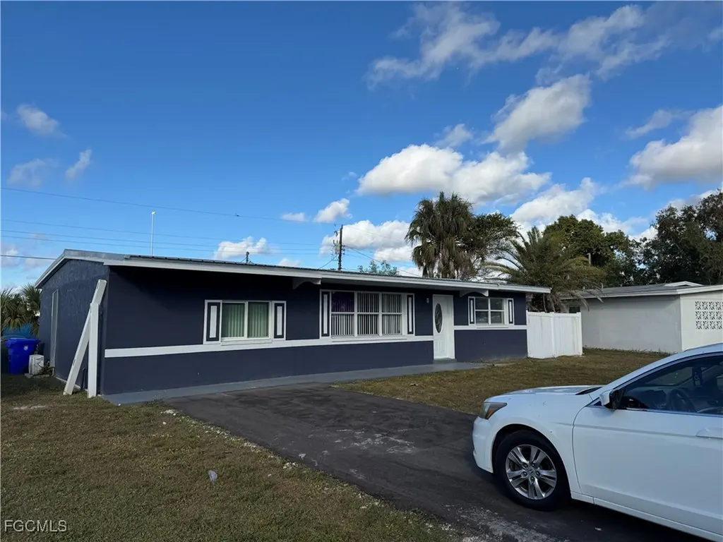 2711 Elmwood Street Fort Myers FL 33901