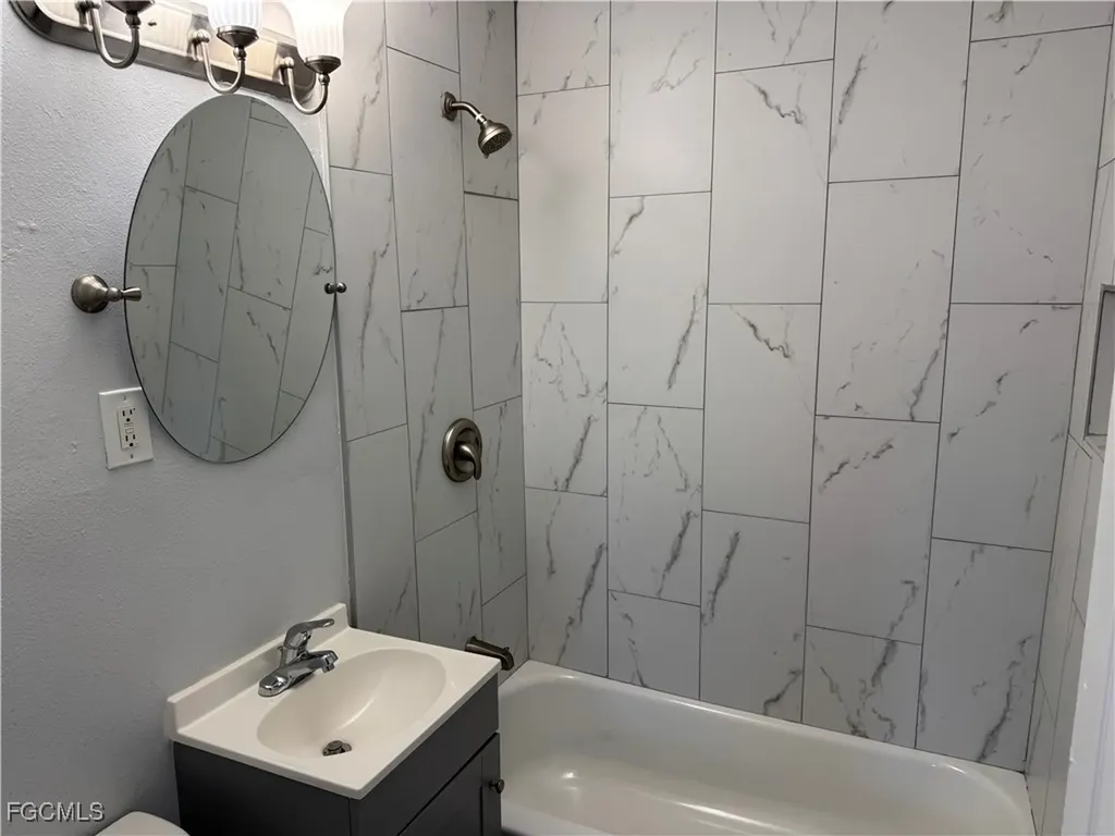 2711 Elmwood Street Fort Myers FL 33901