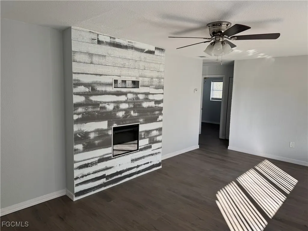 2711 Elmwood Street Fort Myers FL 33901