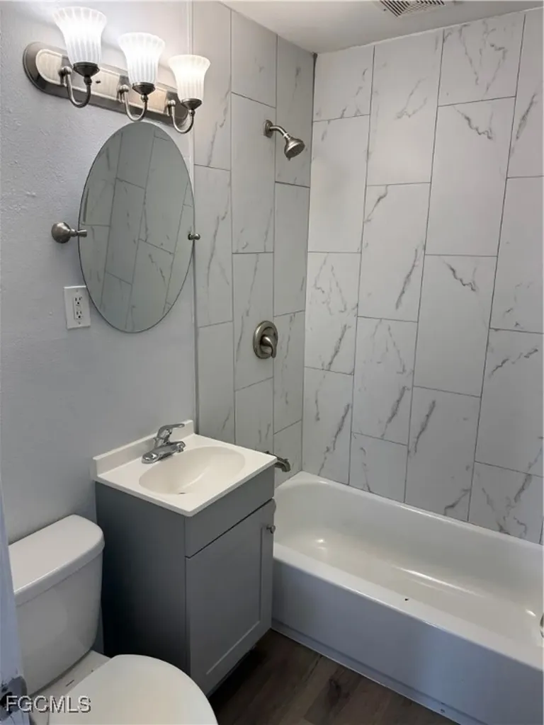 2711 Elmwood Street Fort Myers FL 33901