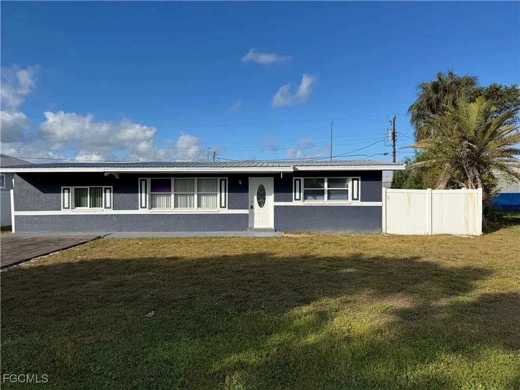 2711 Elmwood Street Fort Myers FL 33901