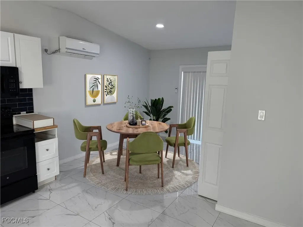 2711 Elmwood Street Fort Myers FL 33901