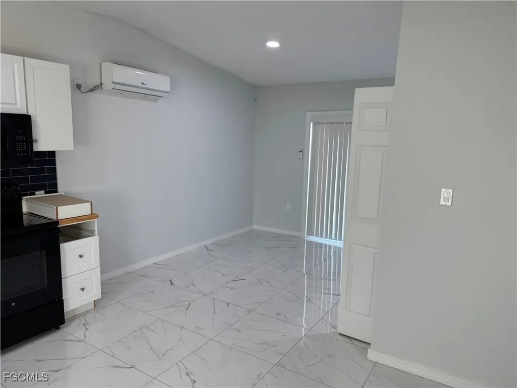 2711 Elmwood Street Fort Myers FL 33901