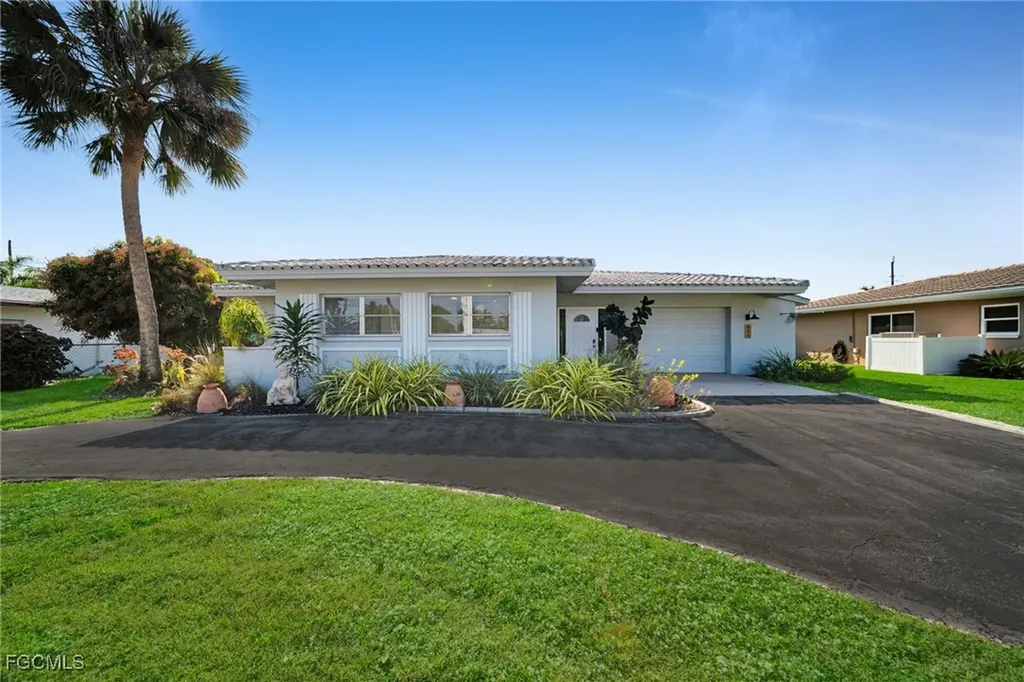 616 El Dorado Parkway E Cape Coral FL 33904
