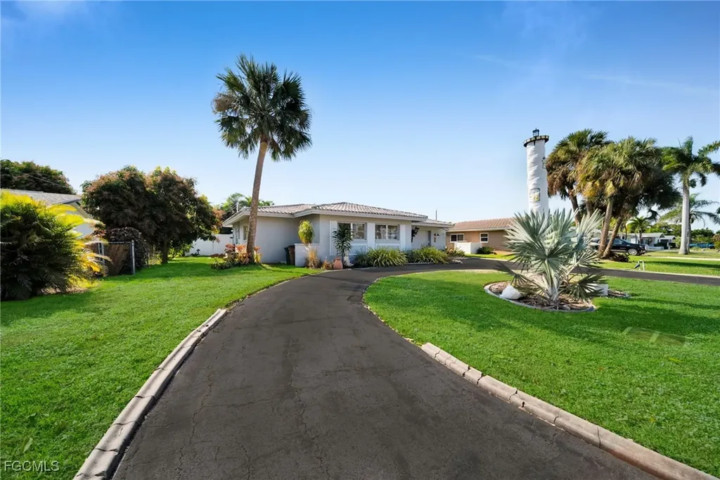 616 El Dorado Parkway E Cape Coral FL 33904