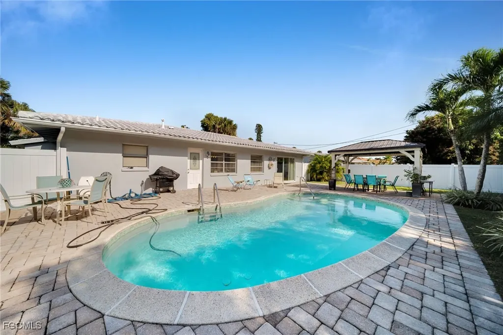 616 El Dorado Parkway E Cape Coral FL 33904