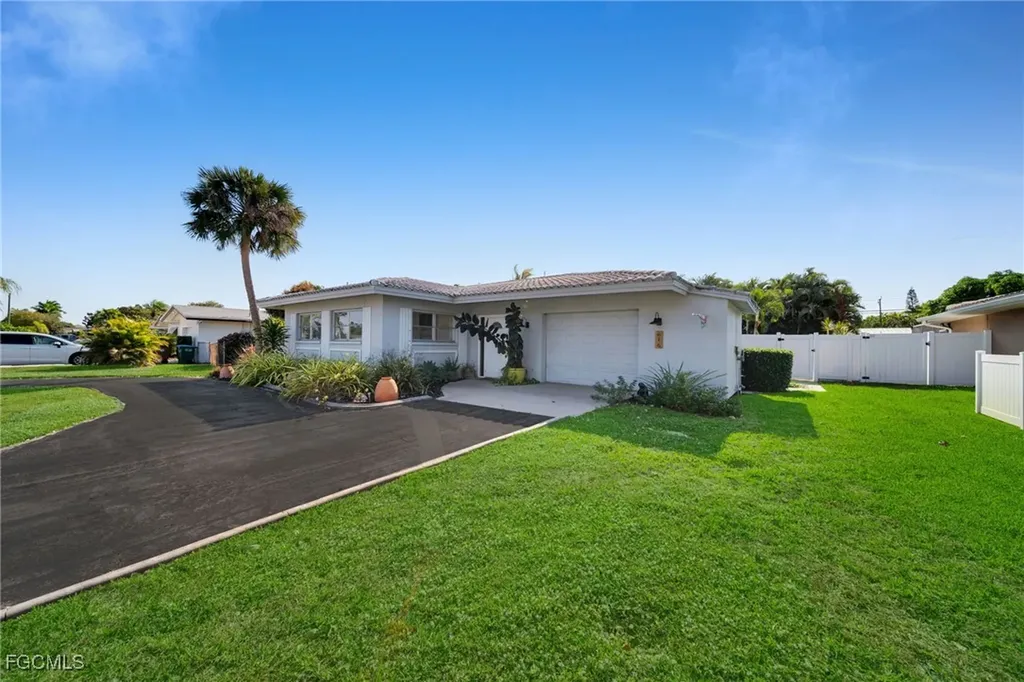 616 El Dorado Parkway E Cape Coral FL 33904