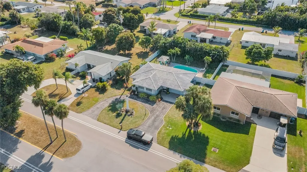 616 El Dorado Parkway E Cape Coral FL 33904