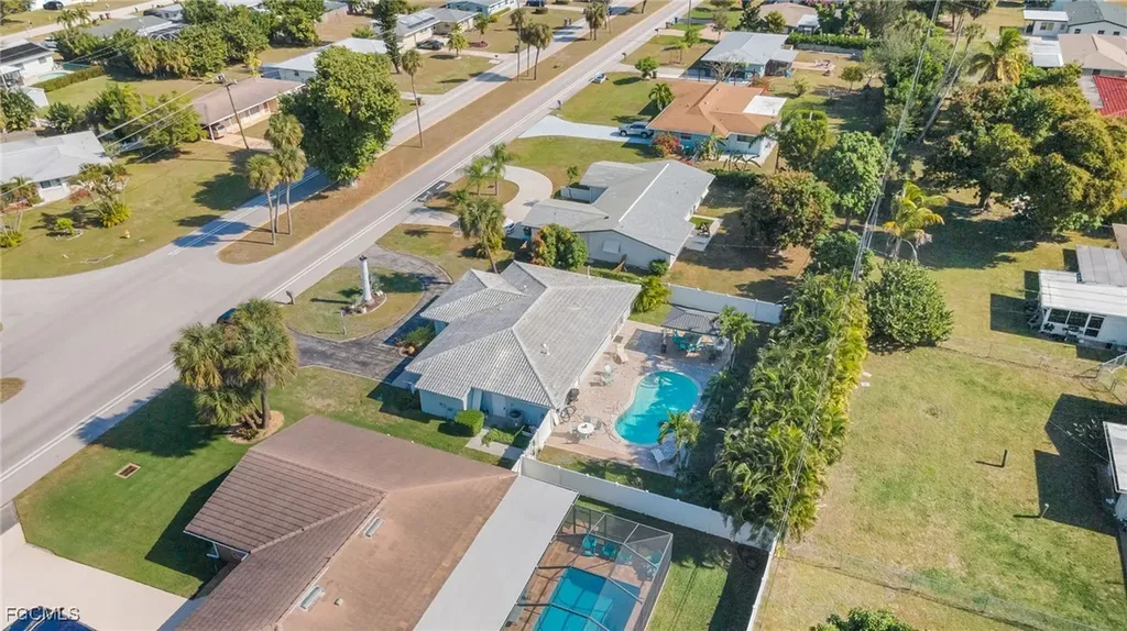616 El Dorado Parkway E Cape Coral FL 33904