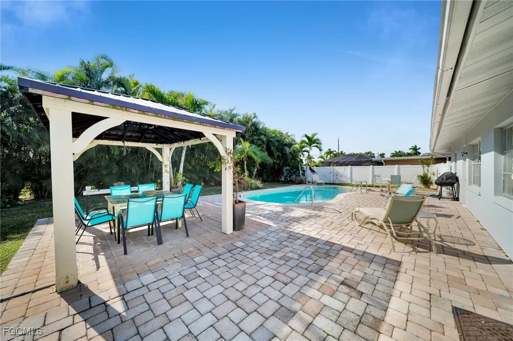 616 El Dorado Parkway E Cape Coral FL 33904