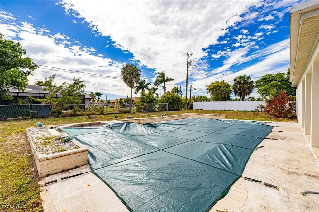 208 SE 43rd Terrace Cape Coral FL 33904