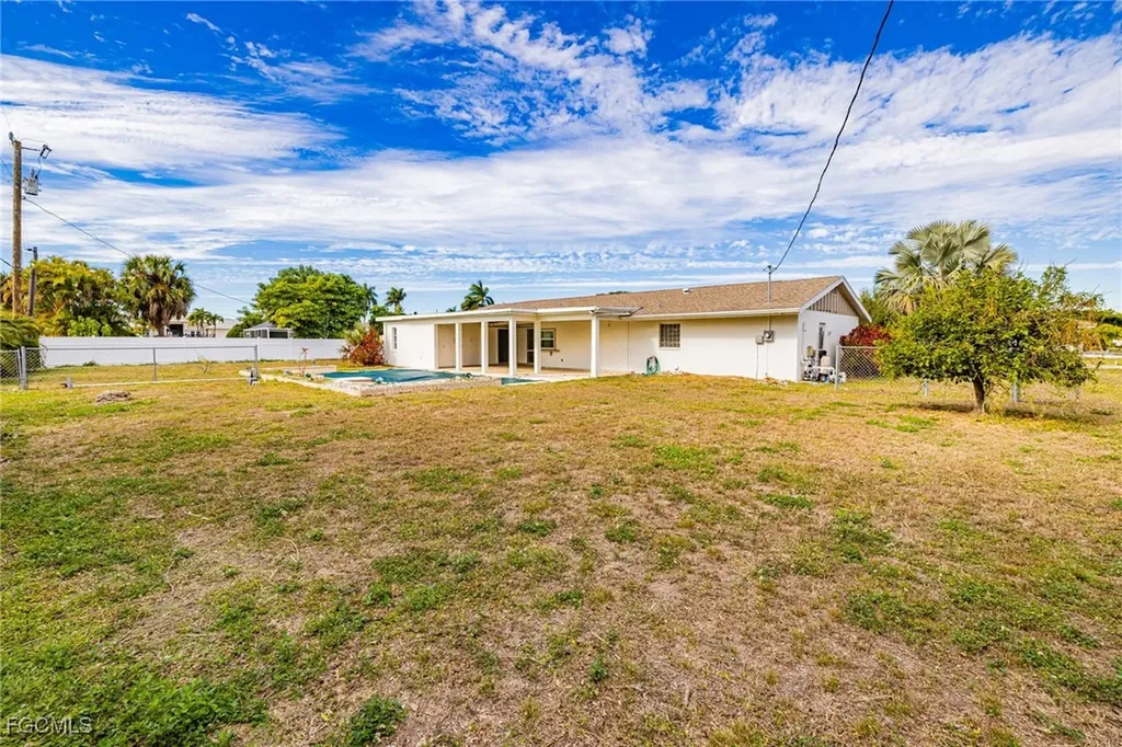 208 SE 43rd Terrace Cape Coral FL 33904