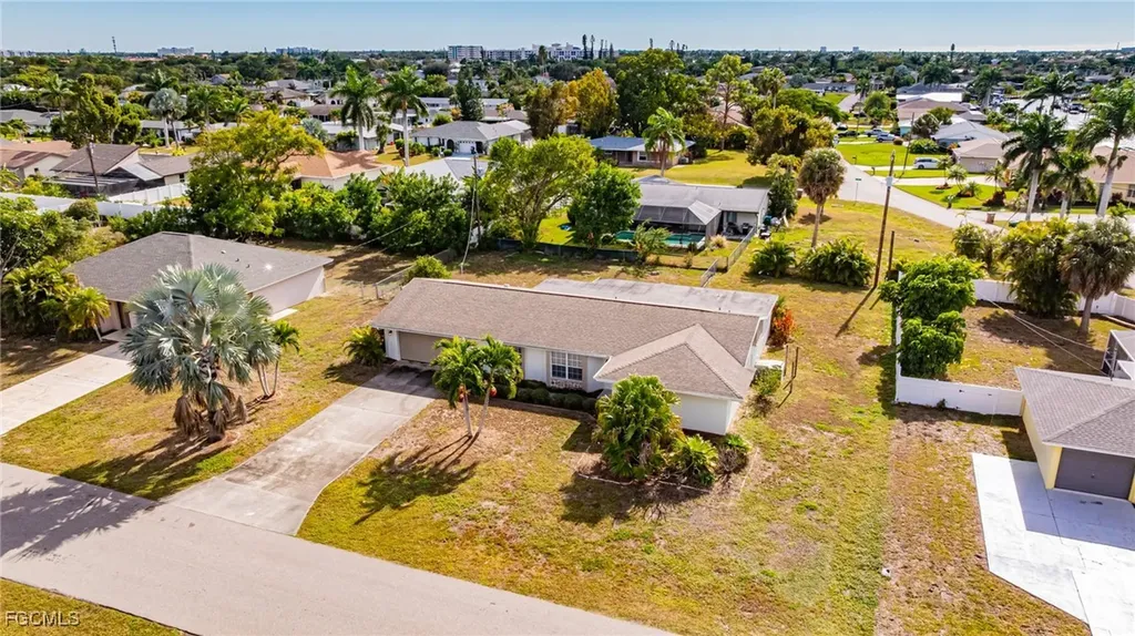 208 SE 43rd Terrace Cape Coral FL 33904