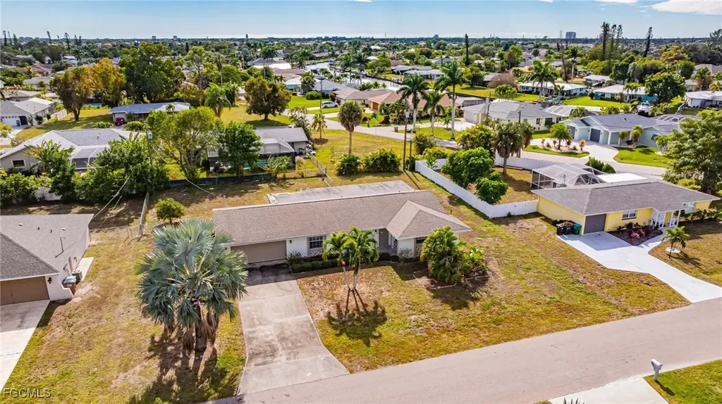 208 SE 43rd Terrace Cape Coral FL 33904