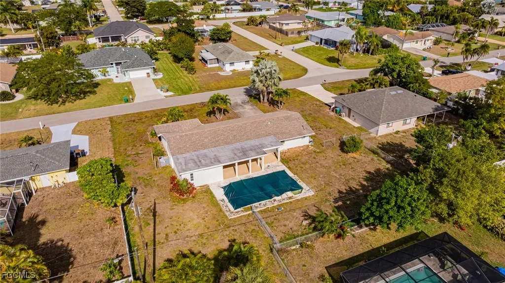 208 SE 43rd Terrace Cape Coral FL 33904