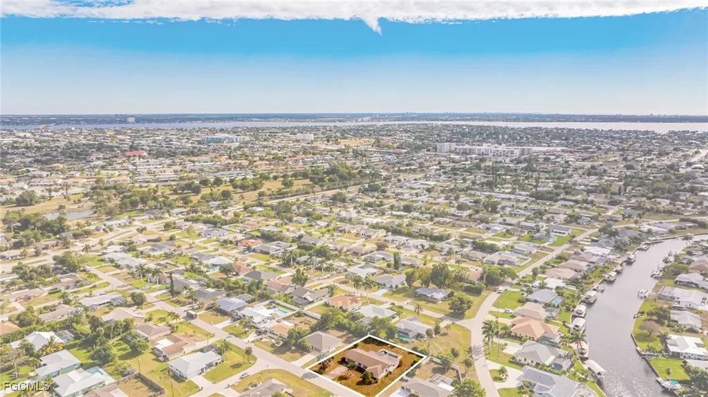208 SE 43rd Terrace Cape Coral FL 33904