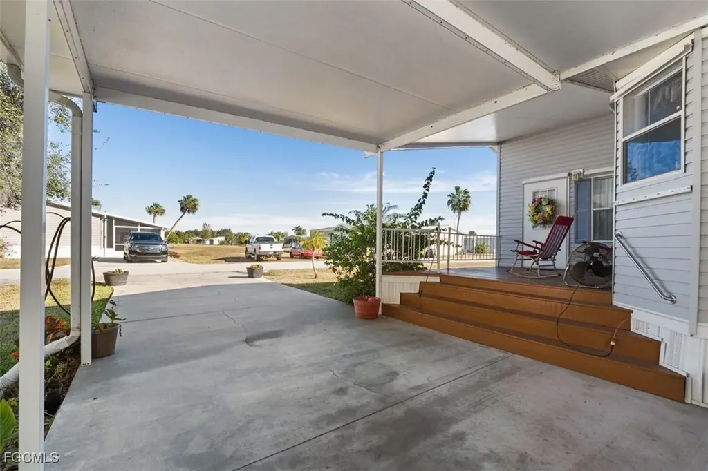 925 Yacht Club Way NW Moore Haven FL 33471