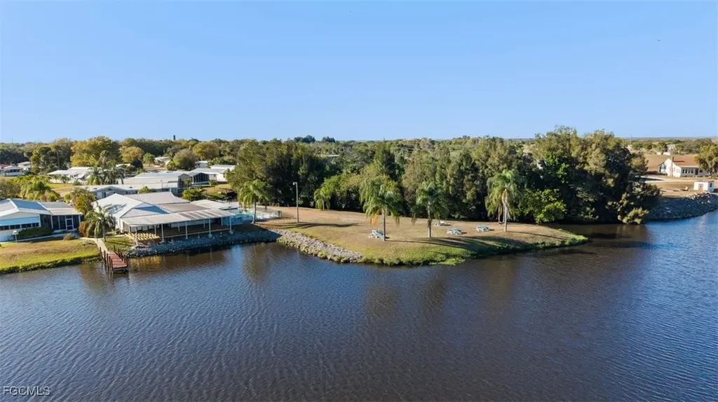 925 Yacht Club Way NW Moore Haven FL 33471