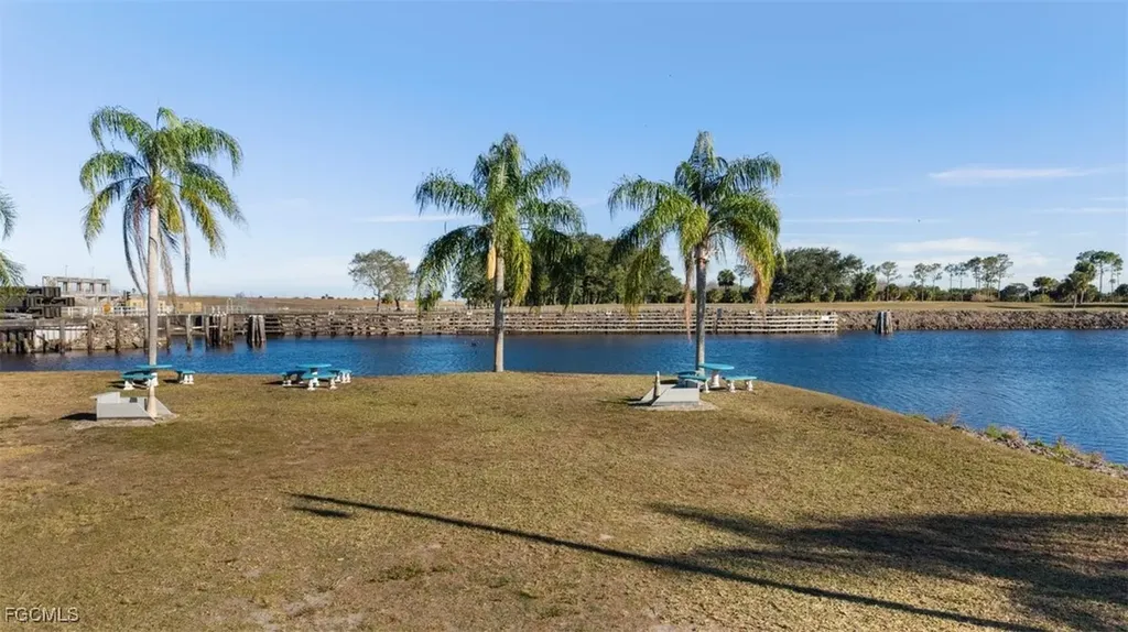 925 Yacht Club Way NW Moore Haven FL 33471